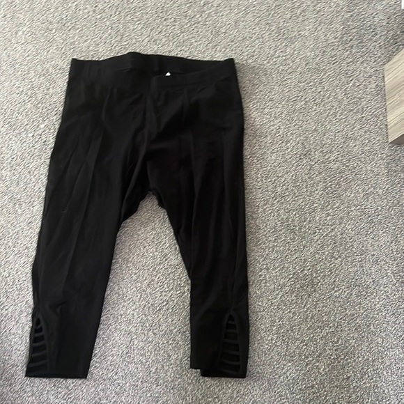 Capri Leggings - Picture 1 of 3